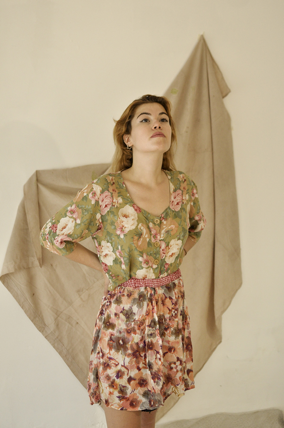 blusa abotonada y pollera pantalon